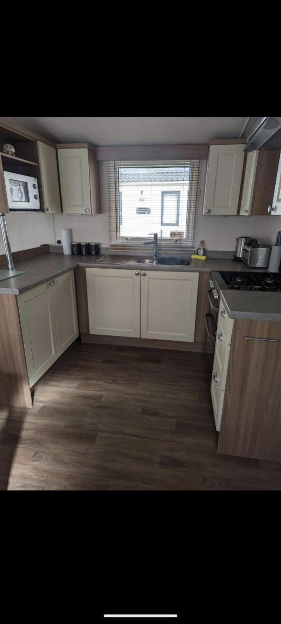 Swift Holidays At Combe Haven Holiday Park Hastings Room photo